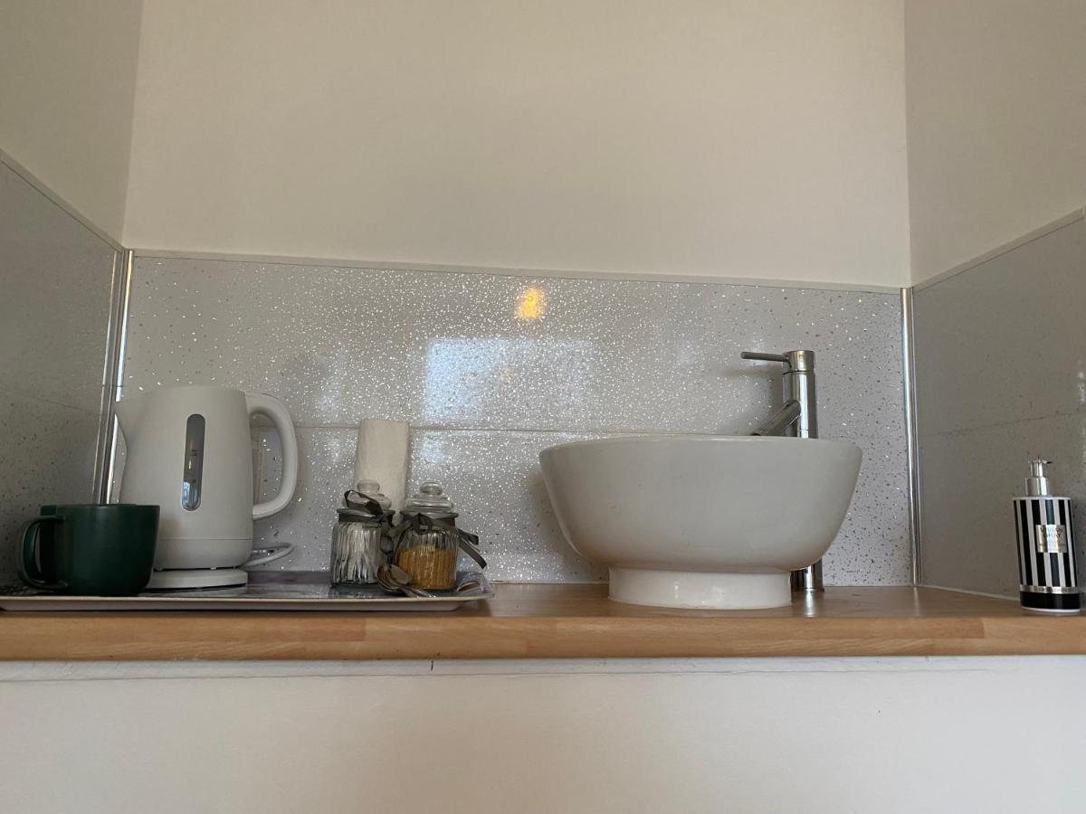 1 Luxurious Double Bedroom With Private Shower Ρίντινγκ Εξωτερικό φωτογραφία